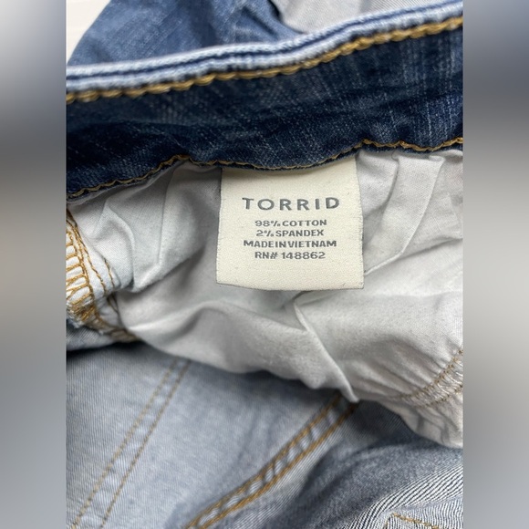 Torrid Denim Shorts Size 14 Distressed Cuffed Mid-Rise - Picture 6 of 10